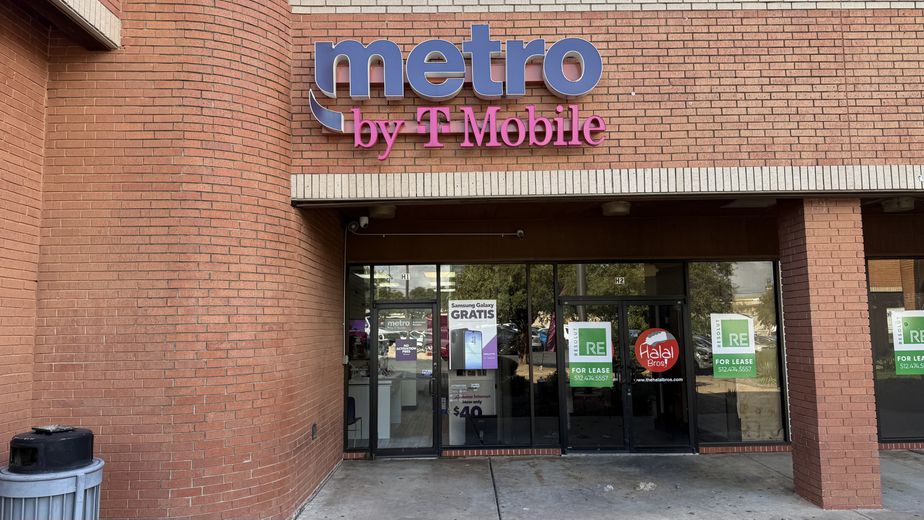 Metro by T-Mobile 825 E Rundberg Ln - 825 E Rundberg Ln 