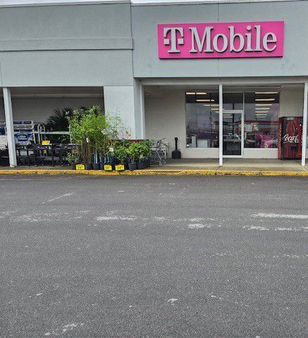 Exterior photo of T-Mobile Store at Old Capital Plaza, Corydon, IN
