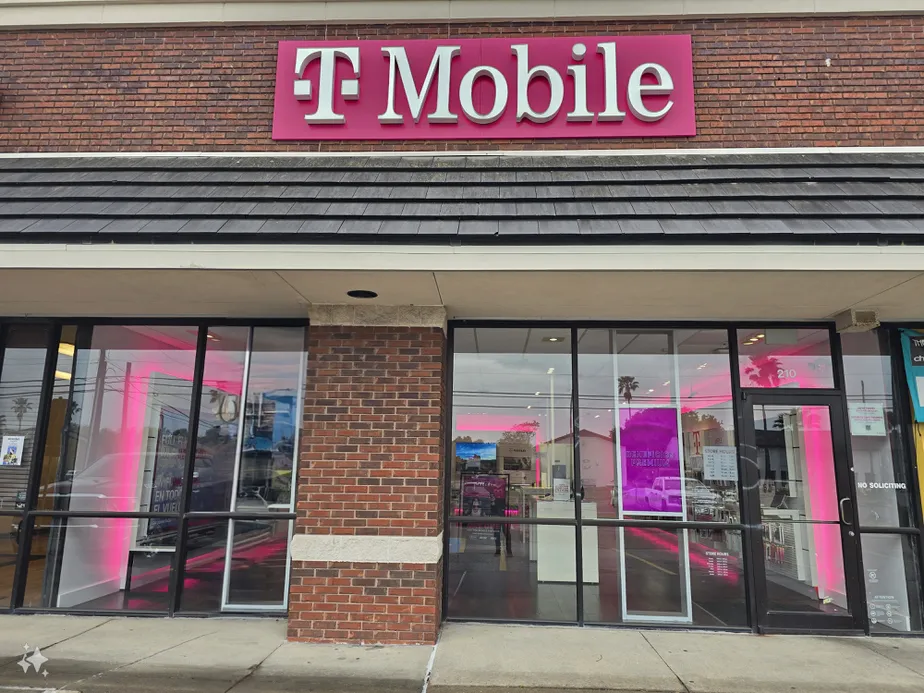  Exterior photo of T-Mobile Store at Huntington Square, Corpus Christi, TX 