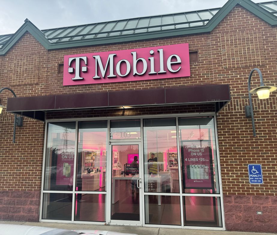 Exterior photo of T-Mobile Store at Richmond & Frontier, Staunton, VA