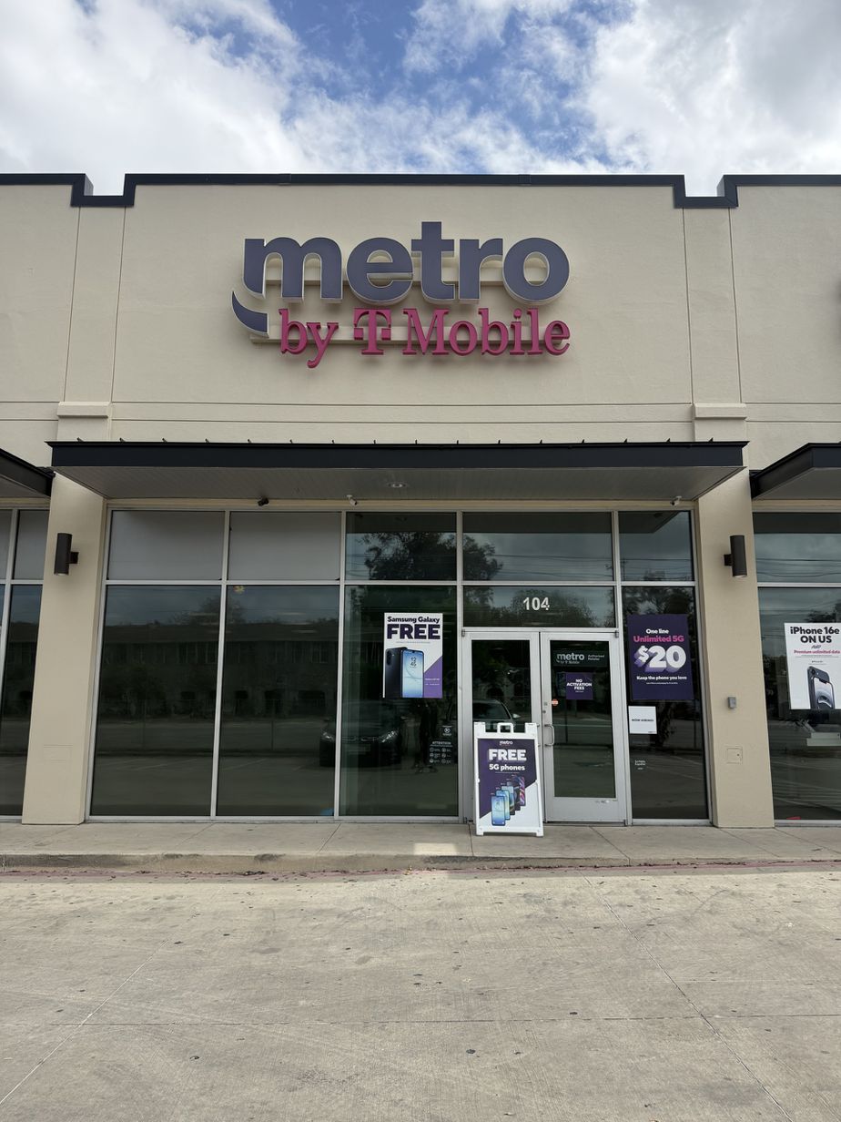 Metro by T-Mobile 810 S General McMullen Dr - 810 S General McMullen Dr 