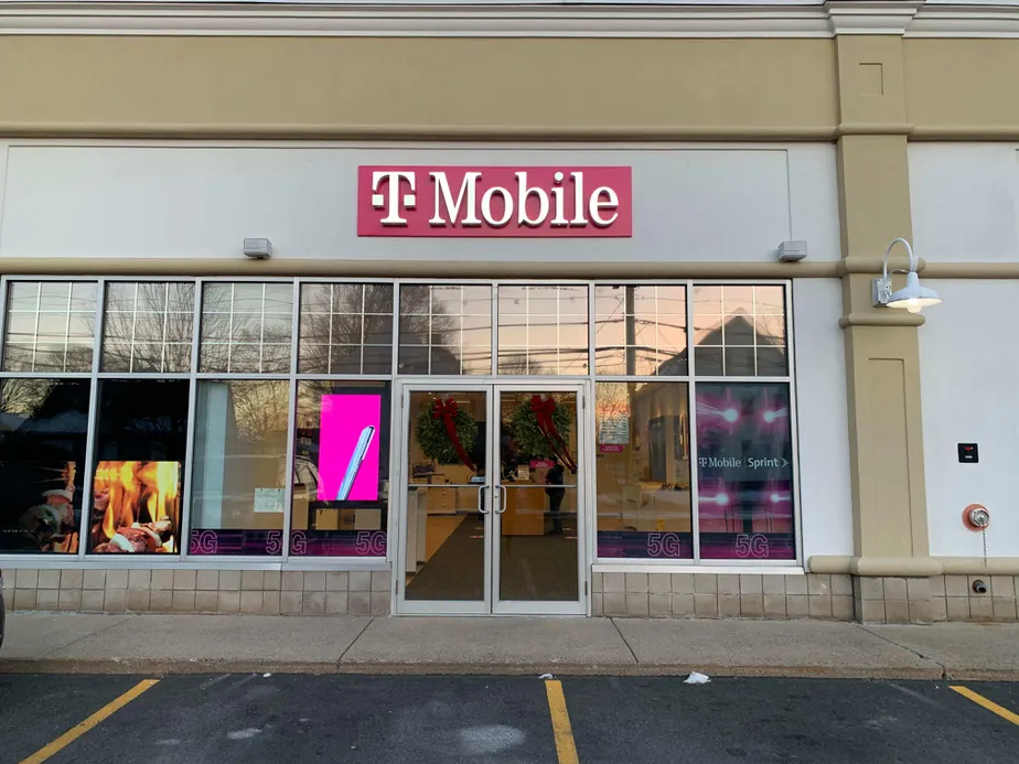Exterior photo of T-Mobile store at Enon St & Lakeview Ave, Beverly, MA
