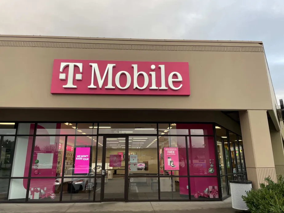 Exterior photo of T-Mobile Store at NW Louisiana Ave, Chehalis, WA
