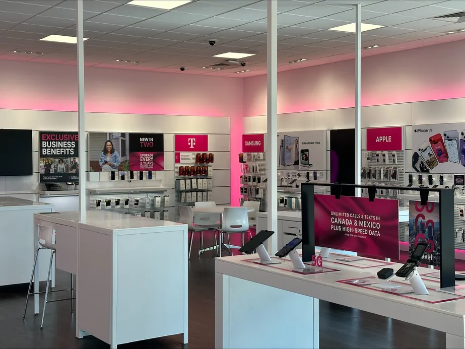  Interior photo of T-Mobile Store at Penn Park, Oklahoma City, OK 