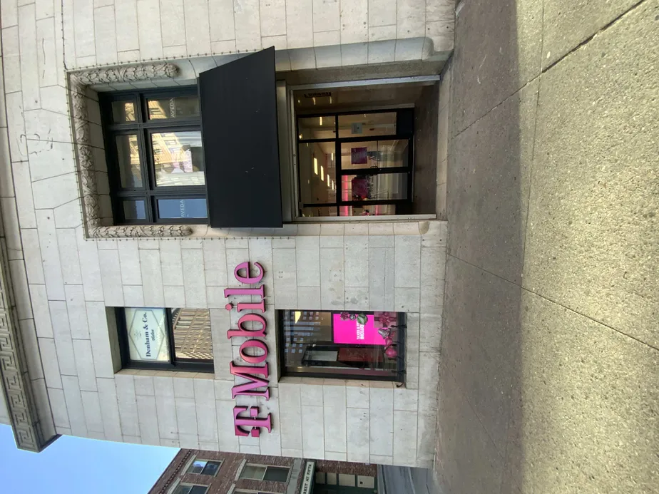 Foto del exterior de la tienda T-Mobile en Market Sq - Dwntn Pittsburgh, Pittsburgh, PA