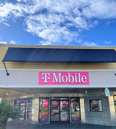 Exterior photo of T-Mobile Store at Pearl Kai Shopping Center, Aiea, HI
