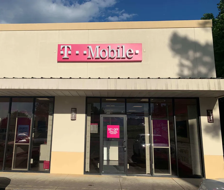 Exterior photo of T-Mobile store at Wp Malone Rd & Pine St, Arkadelphia, AR