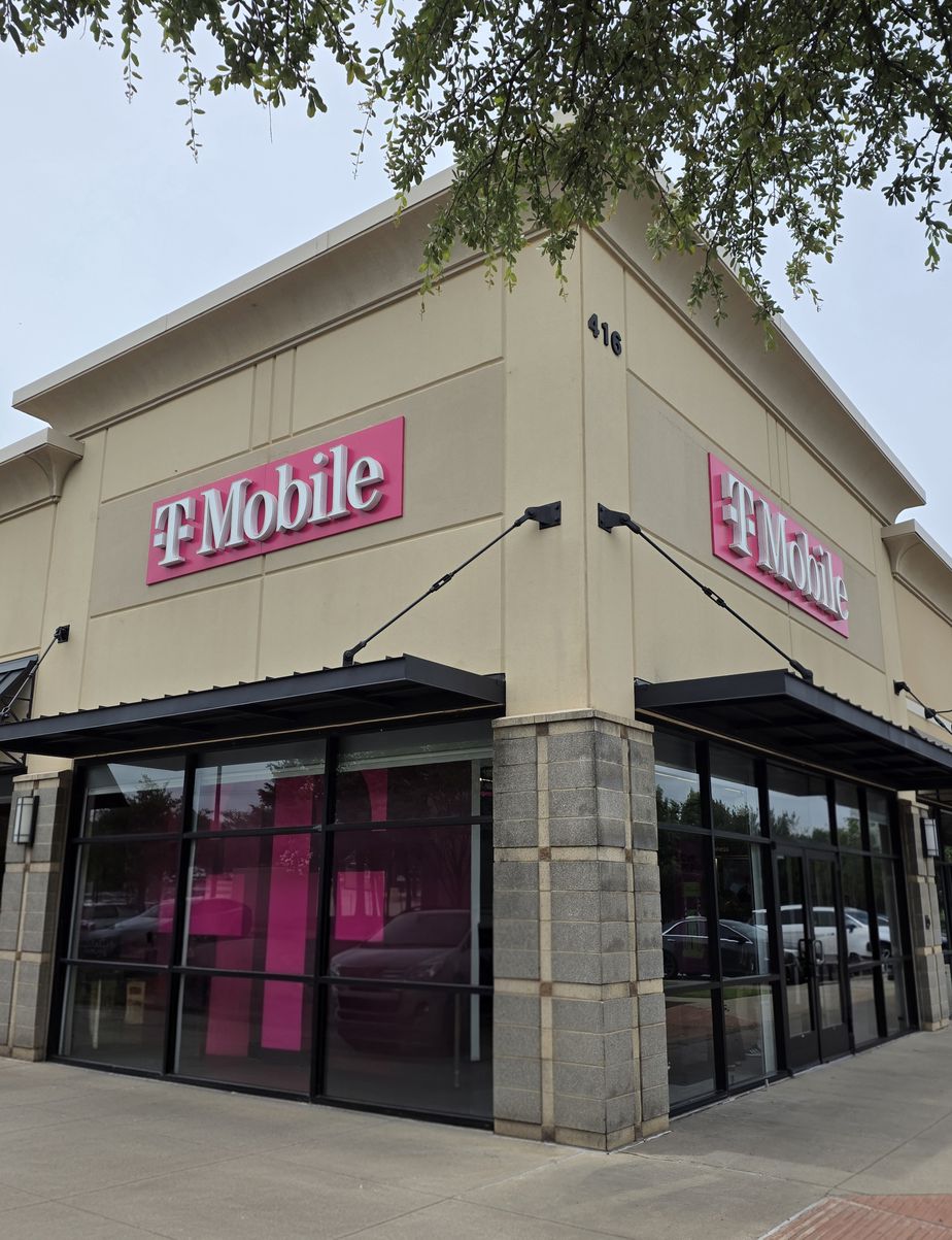  Exterior photo of T-Mobile Store at Hwy 67 & Pleasant Run, CEDAR HILL, TX 