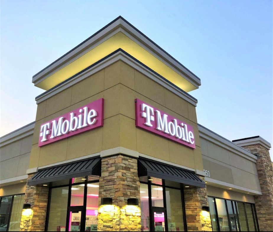  Exterior photo of T-Mobile Store at N Webb Rd & College St, Grand Island, NE 