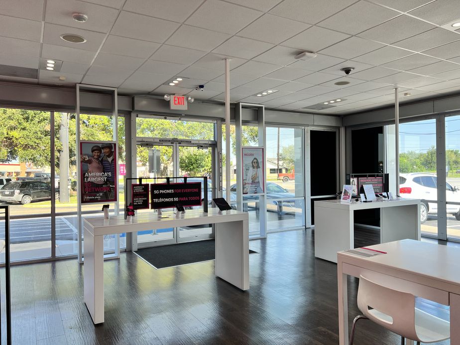Interior photo of T-Mobile Store at Avenue H & Lane Dr, Rosenberg, TX