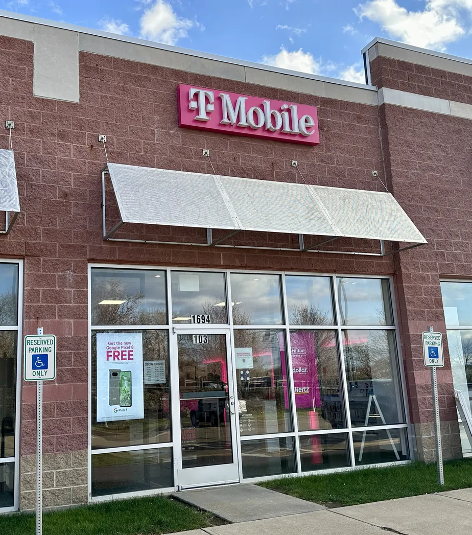  Exterior photo of T-Mobile Store at Route 228 & Mars Crider Rd, Cranberry Township, PA 