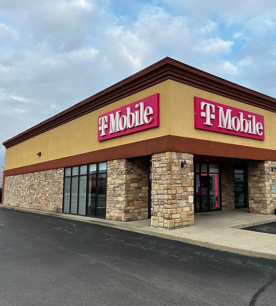  Exterior photo of T-Mobile Store at Illinois Rd Fort Wayne, Fort Wayne, IN 
