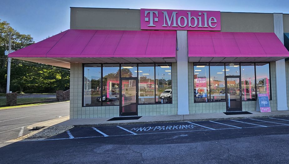 Exterior photo of T-Mobile Store at Commons Dr & Hawks Rd, Martin, TN