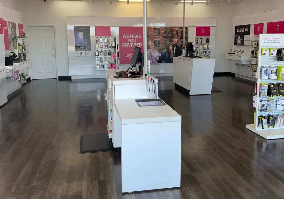  Interior photo of T-Mobile Store at Wilder & State, Bay City, MI 