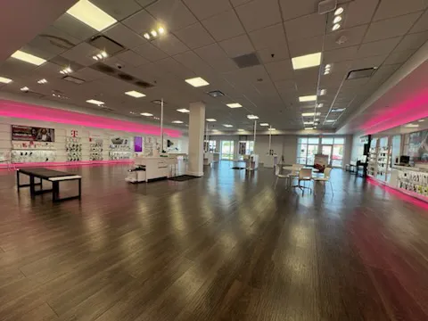  Interior photo of T-Mobile Store at E Roosevelt Blvd & Adams Ave, Philadelphia, PA 