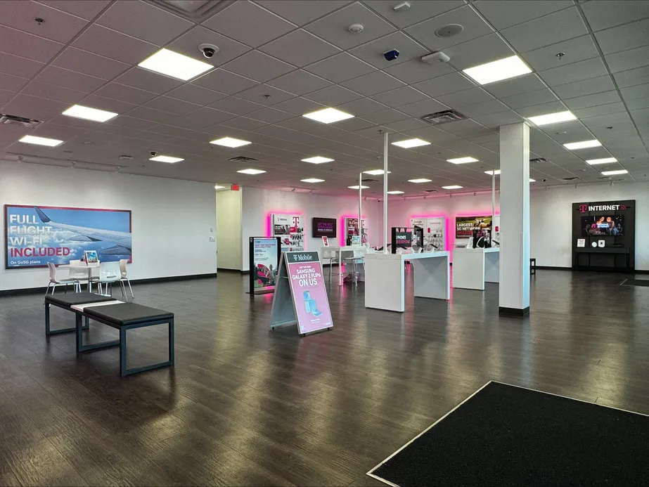  Interior photo of T-Mobile Store at Phelan Rd & Sheep Creek Rd, Phelan, CA 