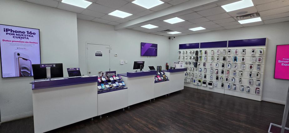Metro by T-Mobile 1600 S Green St - 1600 S Green St 