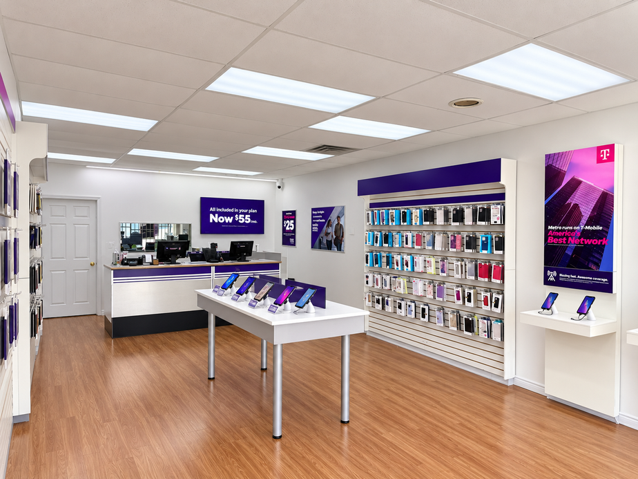 Metro by T-Mobile 9644 Beechnut St - 9644 Beechnut St 
