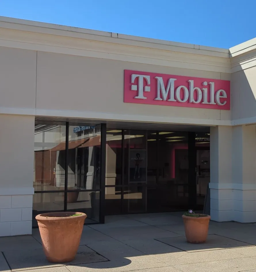  Exterior photo of T-Mobile Store at Nilles Rd & Bibury Rd, Fairfield, OH 