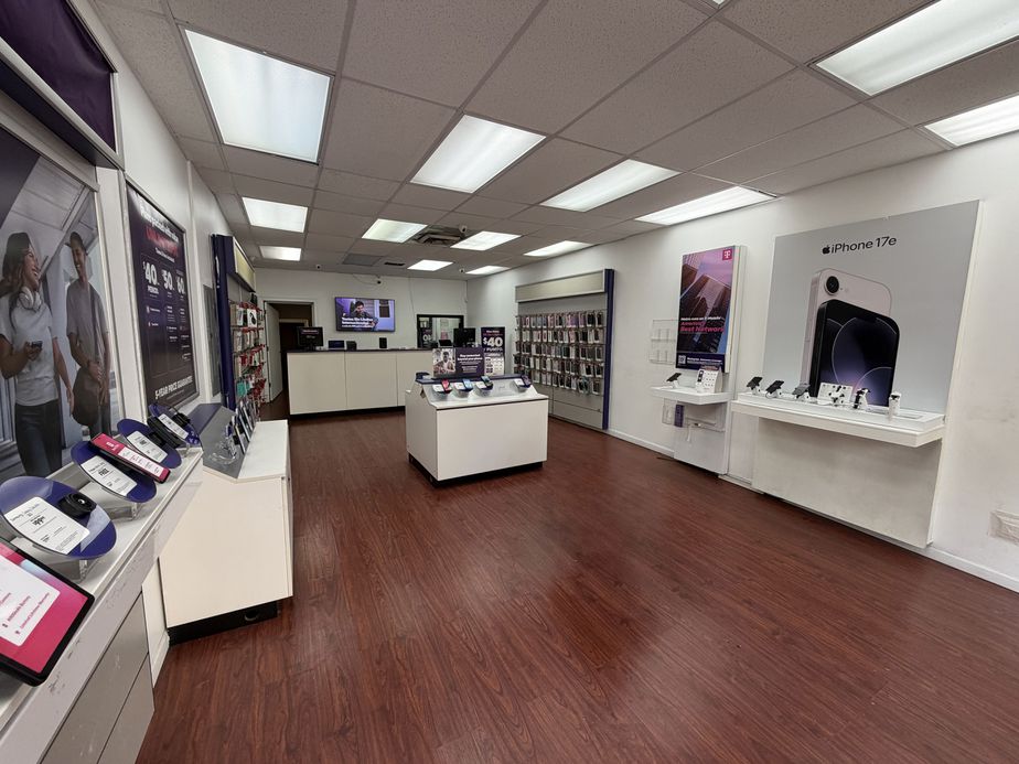 Metro by T-Mobile 827 Broad St - 827 Broad St 