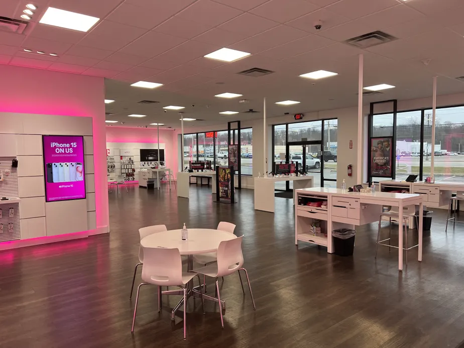 Interior photo of T-Mobile Store at Bridge St & Central Ave, Chillicothe, OH