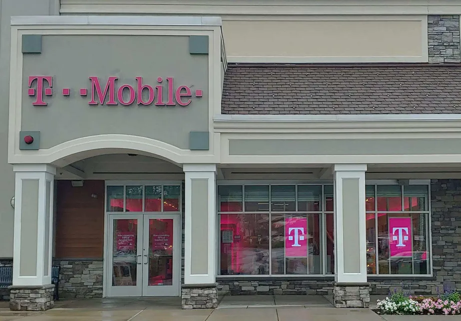 Exterior photo of T-Mobile store at Rt. 295 & Putnam Pike, Smithfield, RI