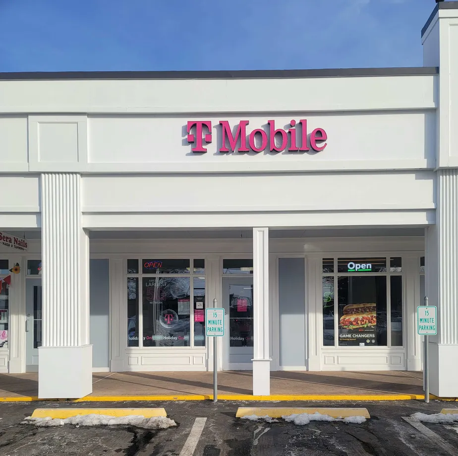 Exterior photo of T-Mobile store at Main St & Griswold St, Glastonbury, CT
