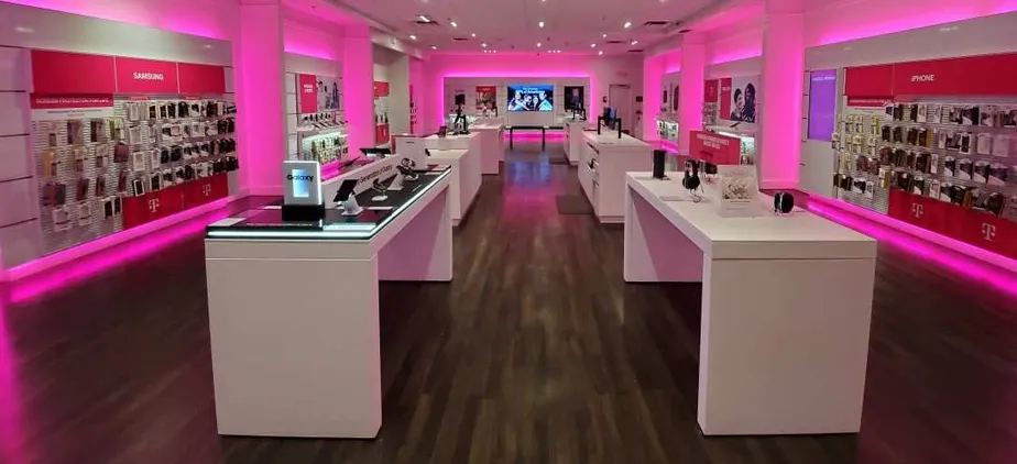 Foto del interior de la tienda T-Mobile en Laurel Mall 3, Hazleton, PA
