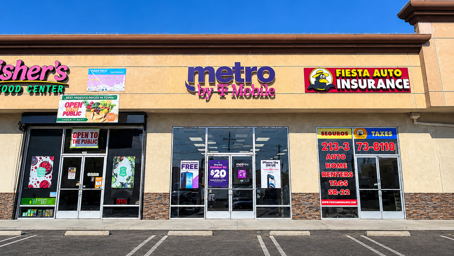Metro by T-Mobile 700 W Imperial Hwy - 700 W Imperial Hwy 