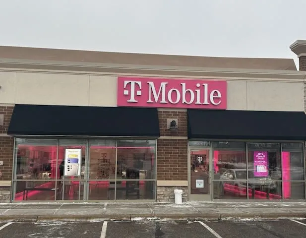  Exterior photo of T-Mobile Store at Hudson Rd & Woodbury Dr, Woodbury, MN 