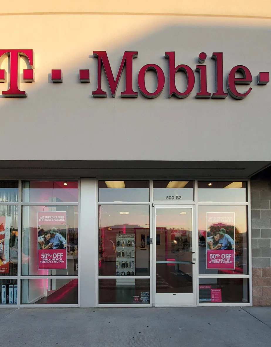 Exterior photo of T-Mobile store at Valley Mall Pkwy & Fifth St. Ne, East Wenatchee, WA