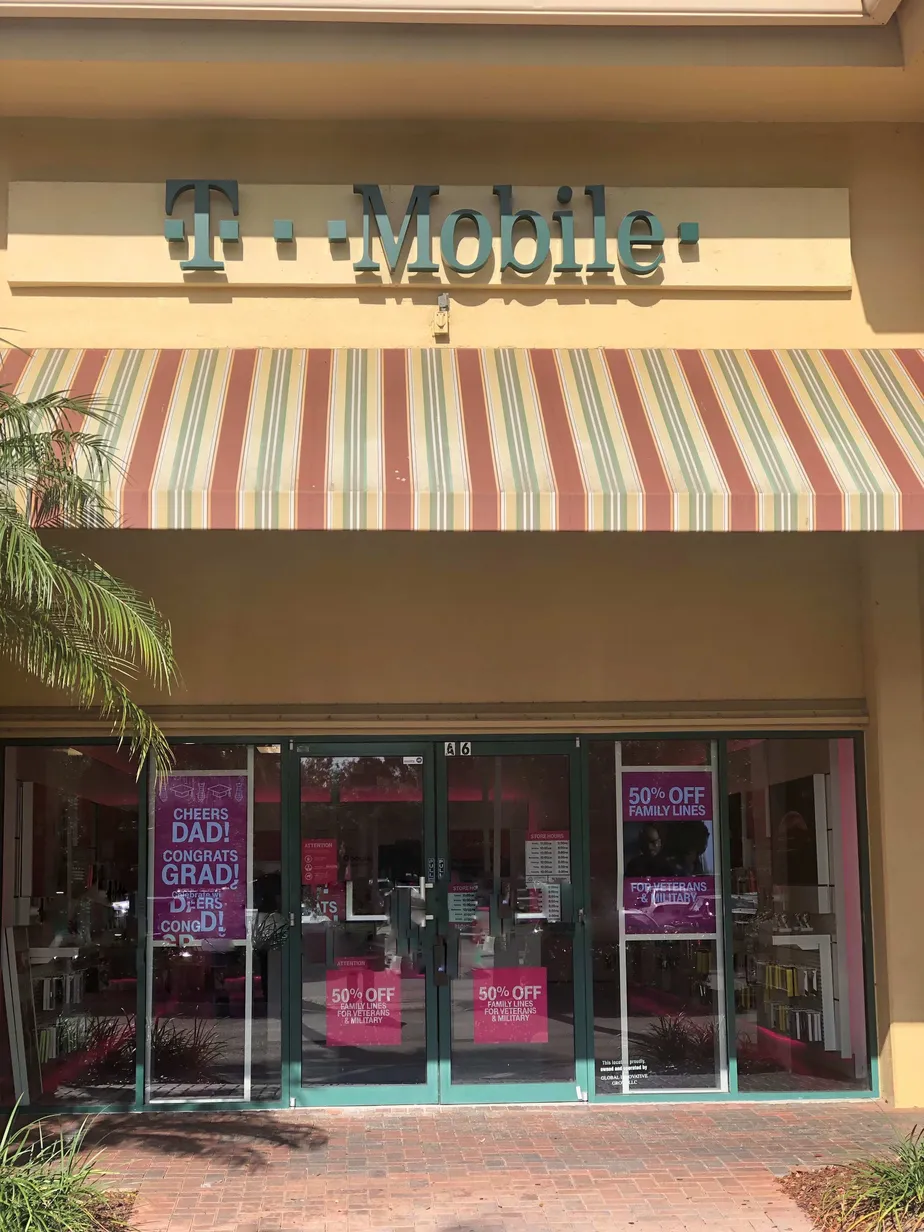 Exterior photo of T-Mobile store at W Boynton Beach Blvd & Hagen Ranch, Boynton Beach, FL