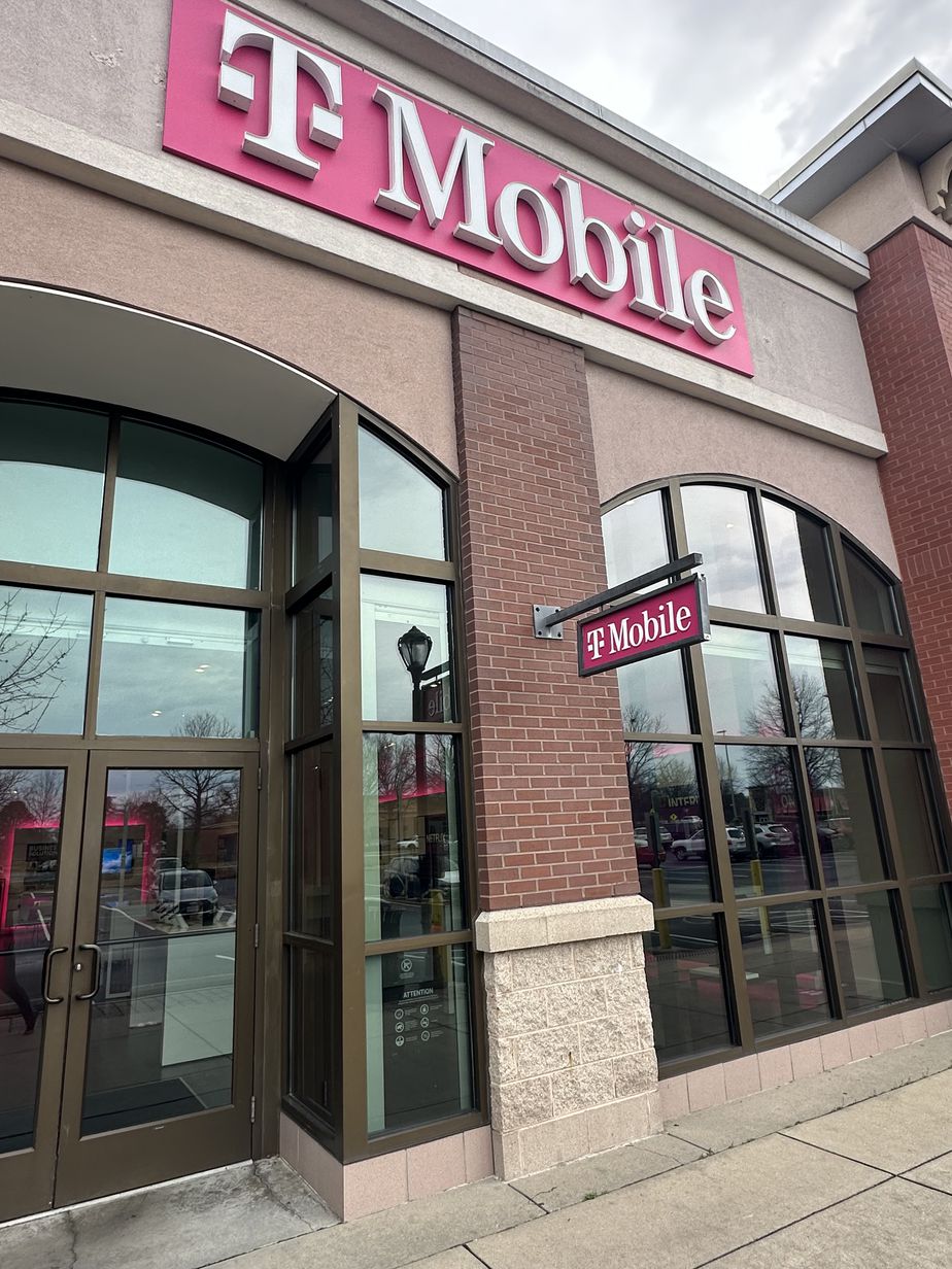 Exterior photo of T-Mobile Store at White Oak Village, Richmond, VA