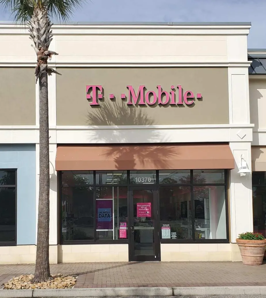 Exterior photo of T-Mobile store at Roosevelt Blvd N & Gandy Blvd N, St Petersburg, FL