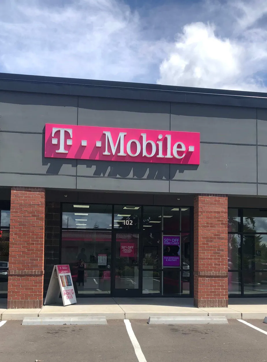 Exterior photo of T-Mobile store at Sw 1st Ave & Birch St, Canby, OR
