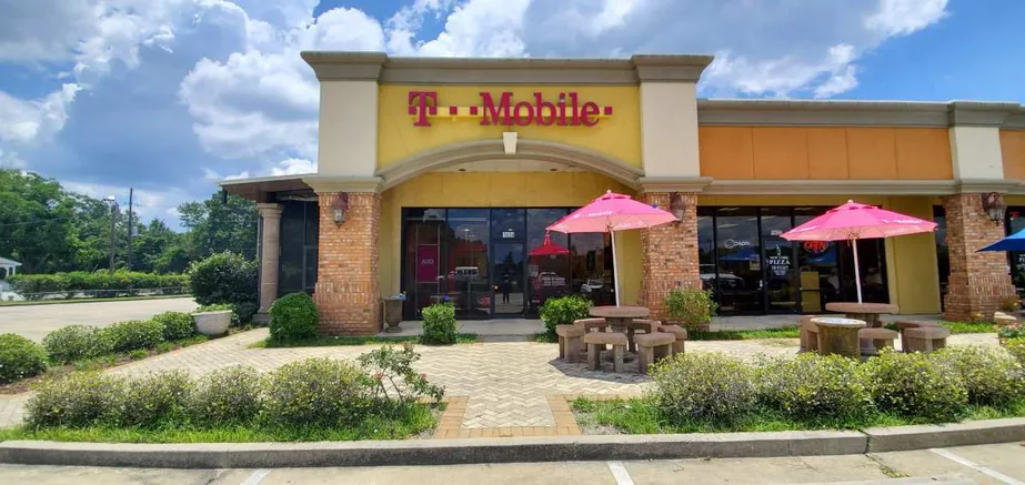 Foto del exterior de la tienda T-Mobile en Bienville Blvd & Rue Maurepas, Ocean Springs, MS