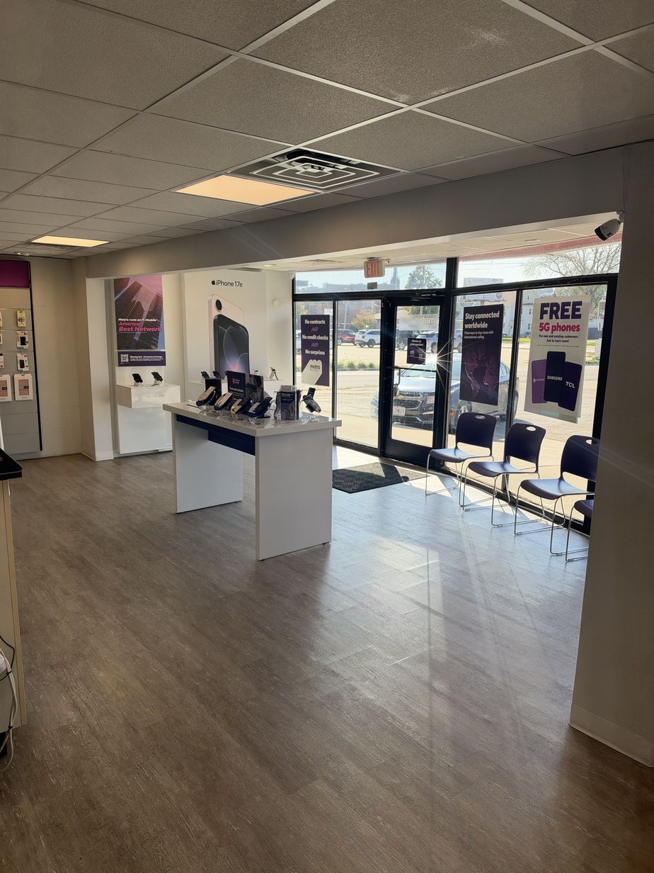 Metro by T-Mobile 400 Rhomberg Ave - 400 Rhomberg Ave