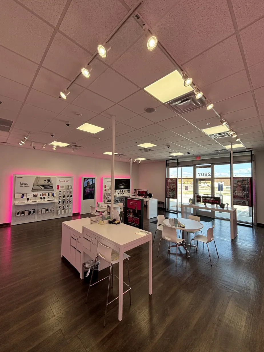  Interior photo of T-Mobile Store at 29th & 3rd, Fort Dodge, IA 