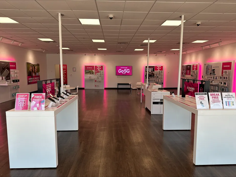 Interior photo of T-Mobile Store at State Rd & Chesterfield Hwy, Cheraw, SC