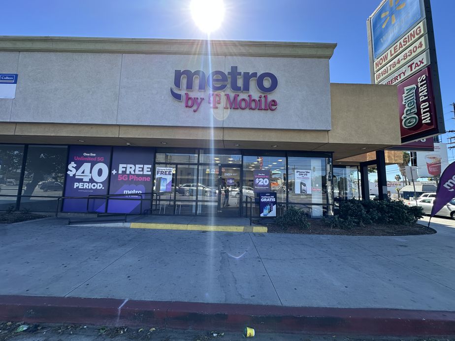 Metro by T-Mobile 9070 Van Nuys - 9070 Van Nuys