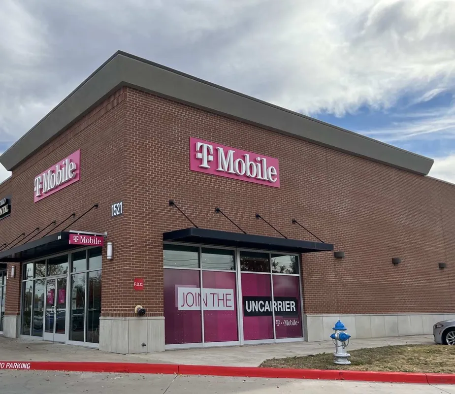 Exterior photo of T-Mobile Store at Hwy 380 & Graves, Mckinney, TX