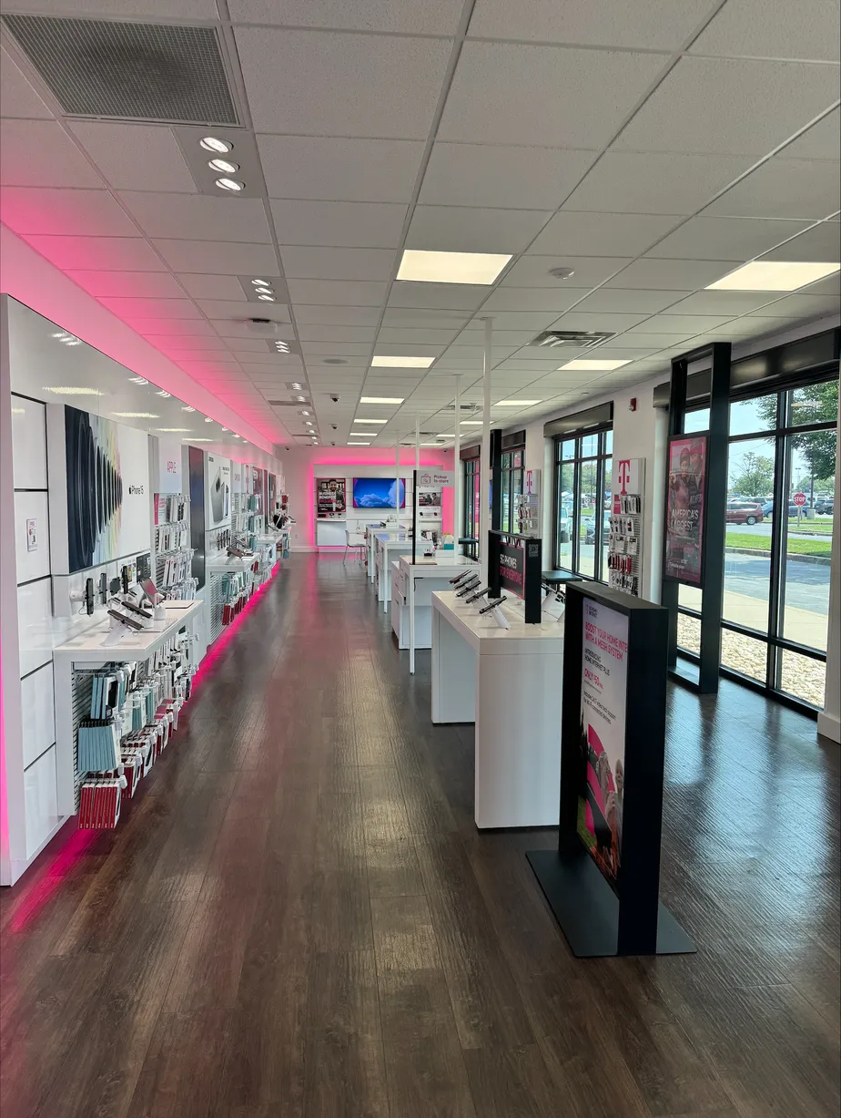  Interior photo of T-Mobile Store at N Dupont Hwy & Sunset Blvd, New Castle, DE 