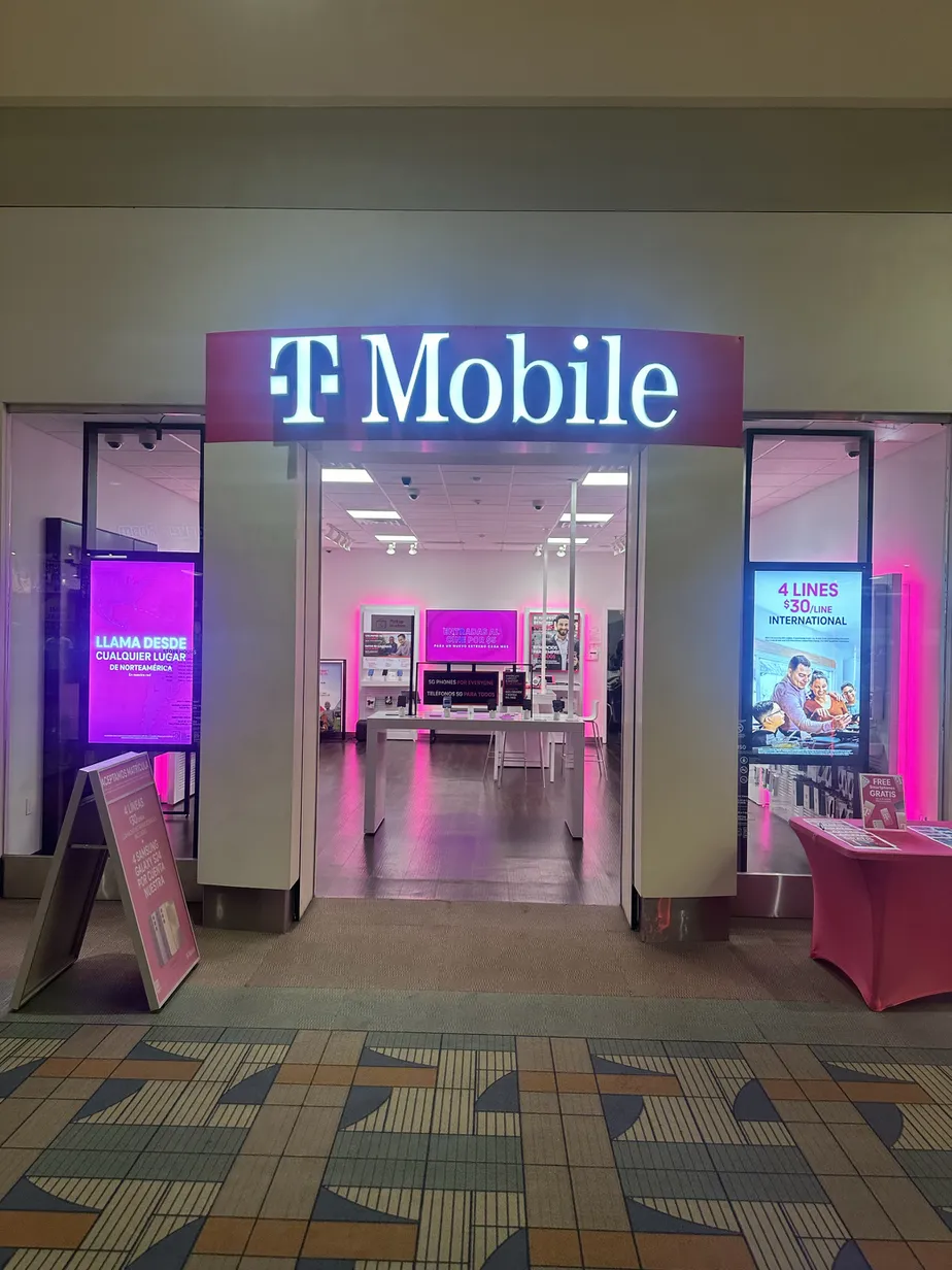 Foto del exterior de la tienda T-Mobile en Imperial Valley Mall, El Centro, CA