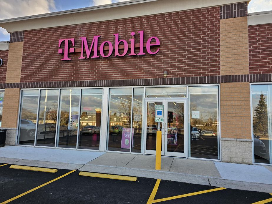 Exterior photo of T-Mobile Store at Rand Rd & Old Rand Rd, Lake Zurich, IL
