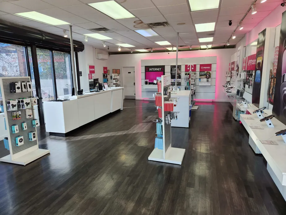 Foto del interior de la tienda T-Mobile en Springfield and Lucas, Springfield Gardens, NY