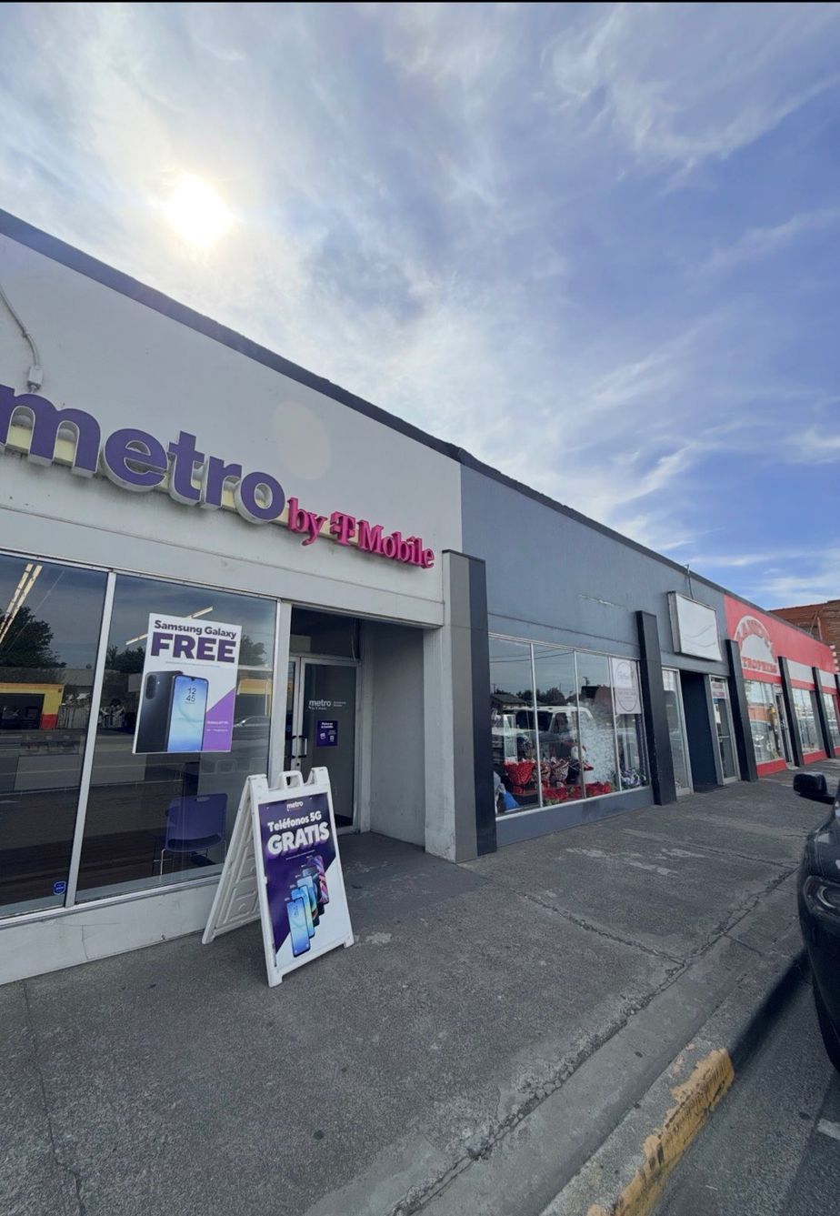 Metro by T-Mobile 800 W Lewis St - 800 W Lewis St 