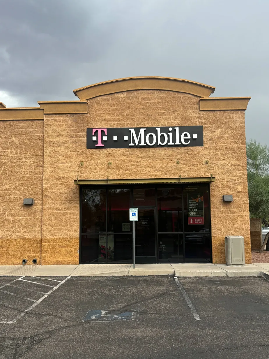  Exterior photo of T-Mobile Store at Arizona Pavilions, Tucson, AZ 