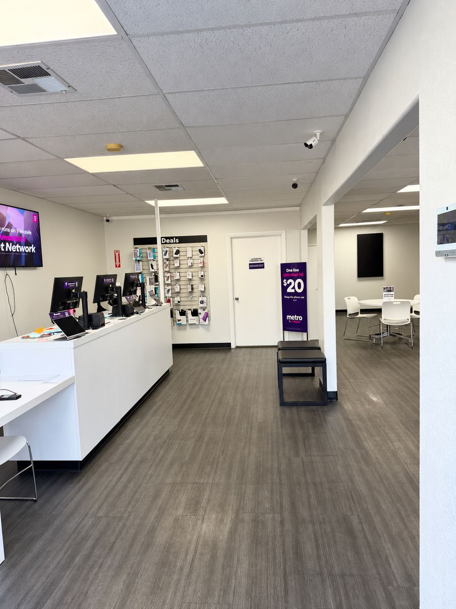 Metro by T-Mobile 211 Bear Mountain Blvd - 211 Bear Mountain Blvd 