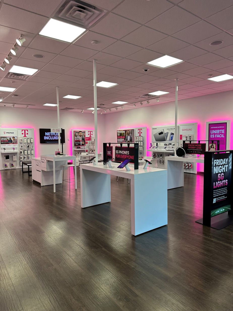 Interior photo of T-Mobile Store at Railroad & Minnesota Park, Hammond, LA