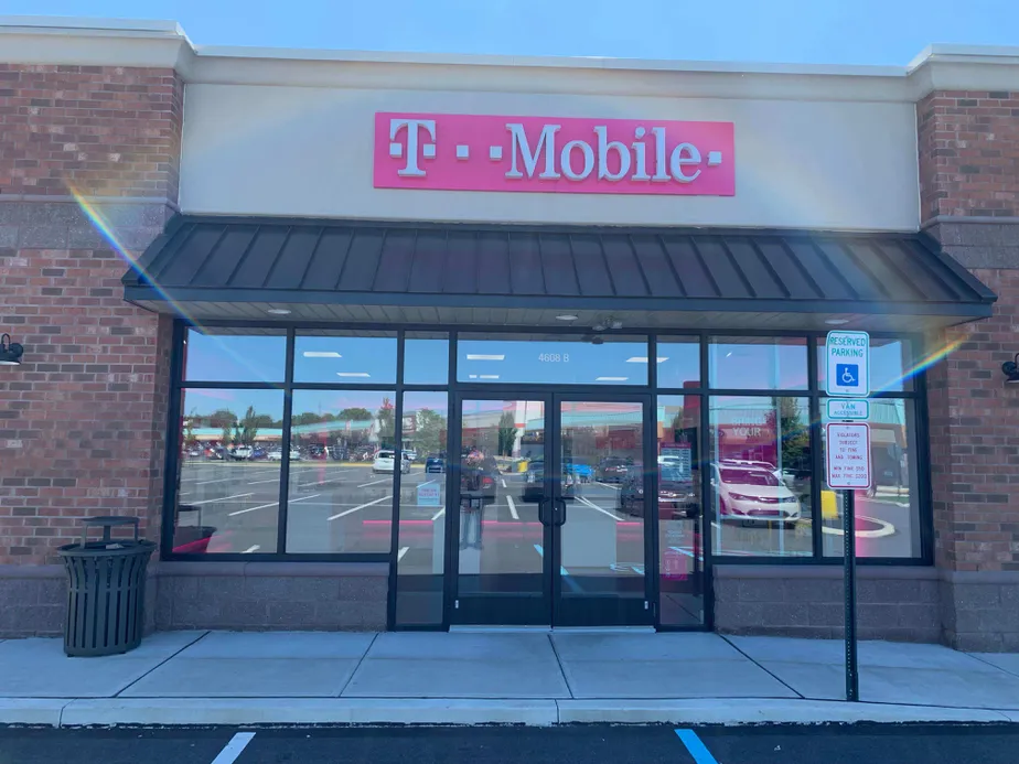 Exterior photo of T-Mobile store at Broadway & Cetronia Rd, Allentown, PA